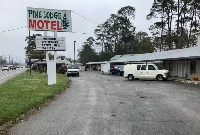 Affordable Luxury Awaits at Pine Lodge Motel in Baxley, GA