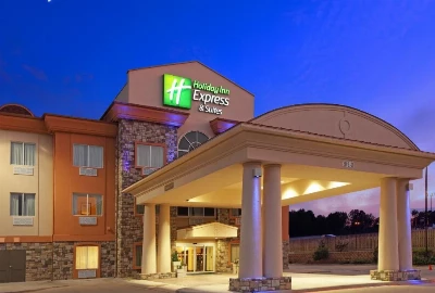 Discover Comfort and Convenience at Holiday Inn Express & Suites Marshall