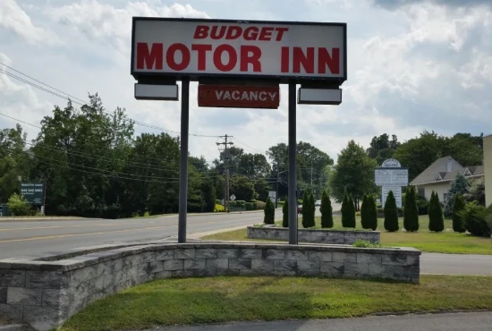 Unwind in Comfort on a Budget at Budget Motor Inn - Stony Point